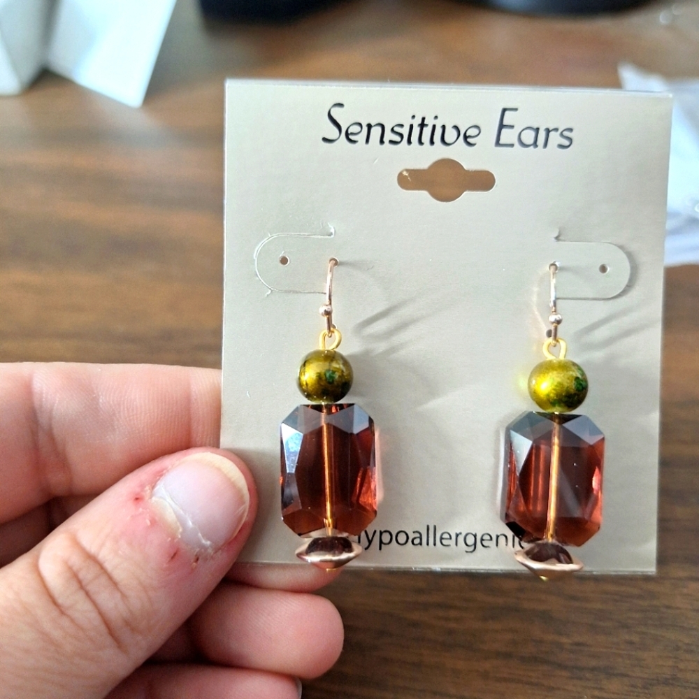 Sensitive Ears dangling faceted earrings